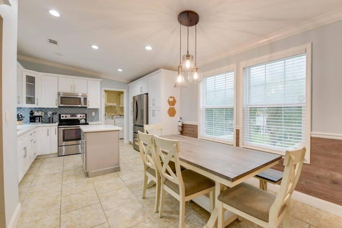 Loggerhead Lagoon - Modern Waterfront Home Pirates Cove Exterior photo